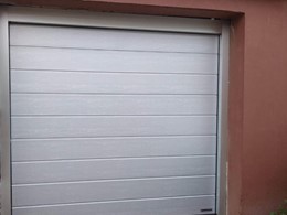 puerta seccional Renomatic  woodgrain RAL 9006