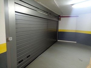 3 factores que marcan el precio de instalación de una puerta de garaje automática