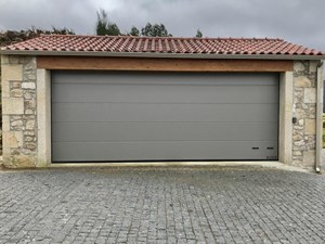 5 modelos de puertas de garaje Hörmann que mejor se adaptan a fachadas modernas