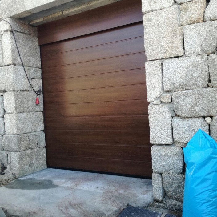 INSTALACIONES USO DOMESTICO (Puertas Hörmann en Vigo - Cesáreo P. Alves)