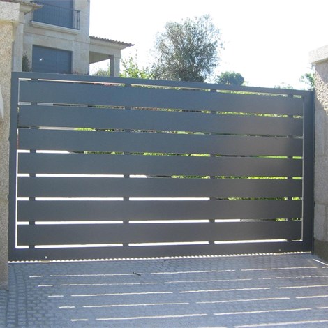 PUERTAS ENTRADA FINCA (Puertas Hörmann en Vigo - Cesáreo P. Alves)
