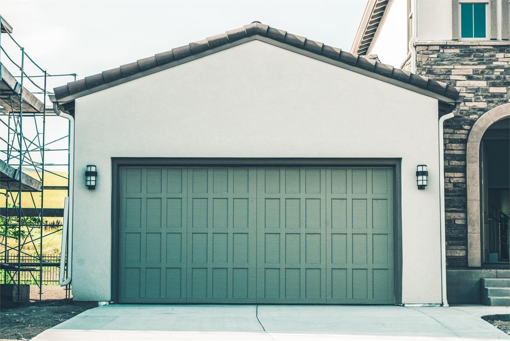 ¿Cómo escoger la puerta de garaje perfecta para su vivienda?