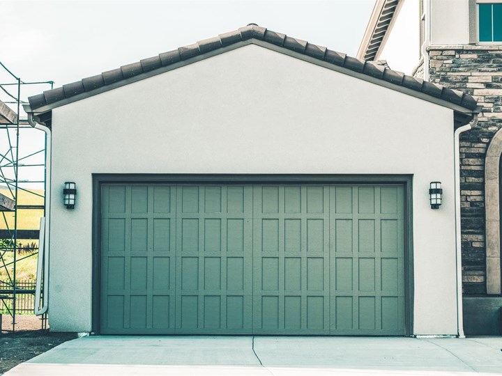 ¿Cómo escoger la puerta de garaje perfecta para su vivienda?