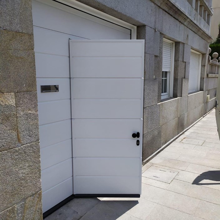 INSTALACIONES USO DOMESTICO (Puertas Hörmann en Vigo - Cesáreo P. Alves)