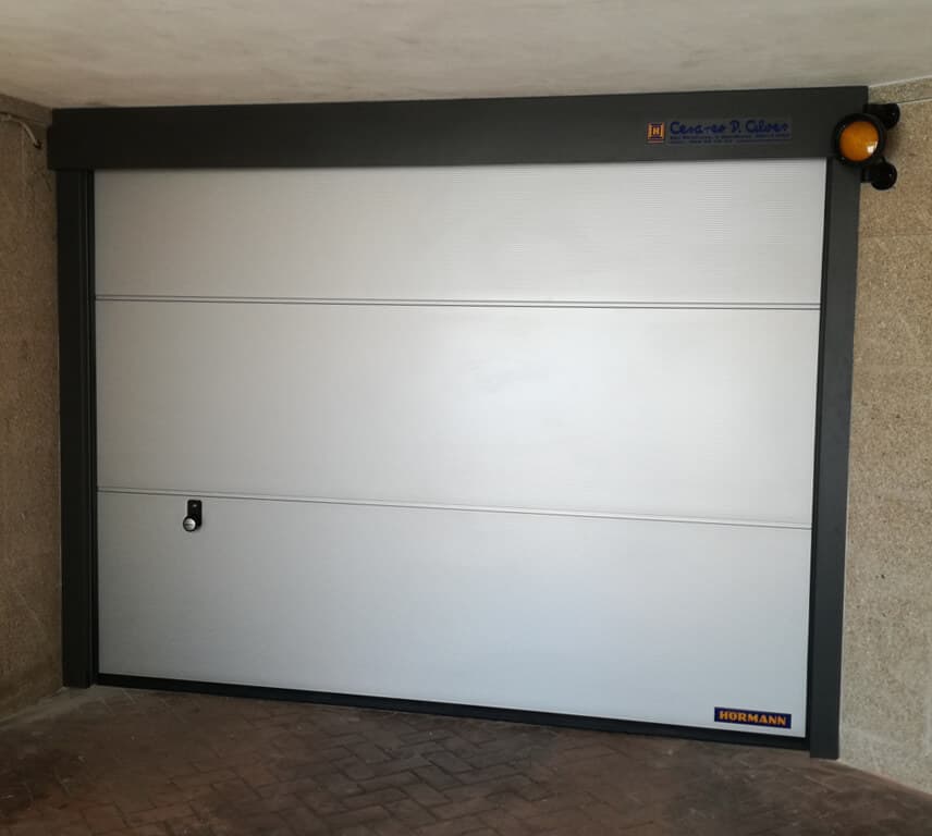 Puertas de garaje para comercios en Vigo