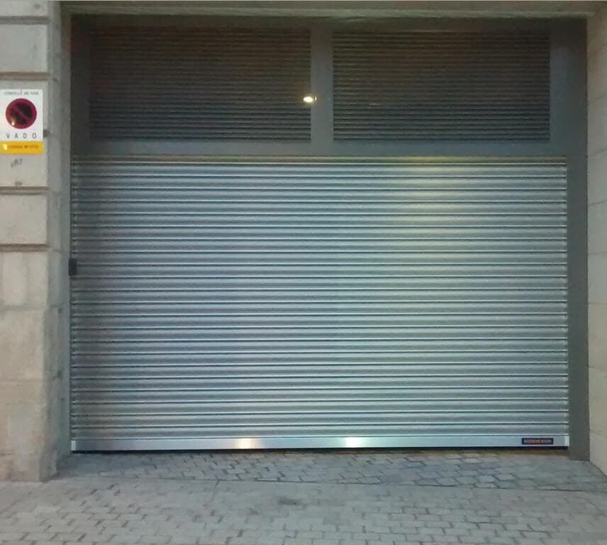 Puertas de garaje para viviendas en Vigo