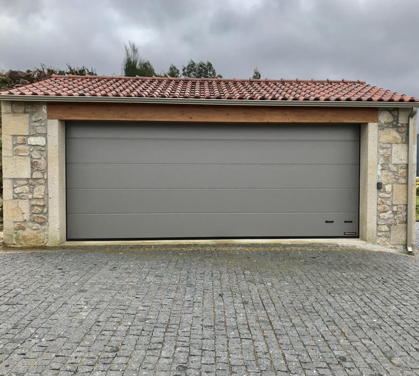Instalación de puertas de garaje en Vigo