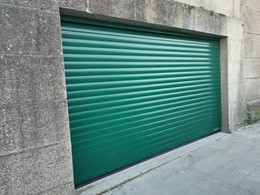 puerta enrollable Hormann mod. ROLLMATIC OD en color  RAL 6005