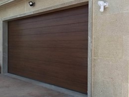 Puerta seccional LPU 42 decograin dark  oak