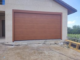 Puerta seccional LPU  decograin golden oak