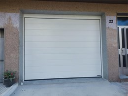 puerta  seccional modelo Renomatic woodgrain