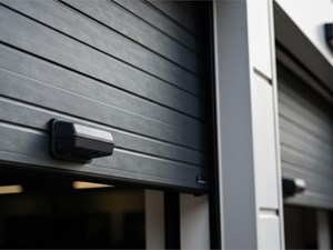 ¿Qué opciones de motorización existen para puertas de garaje?