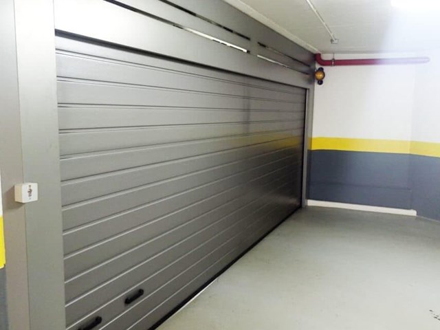 ¿Vale la pena instalar una puerta de garaje con ventana?
